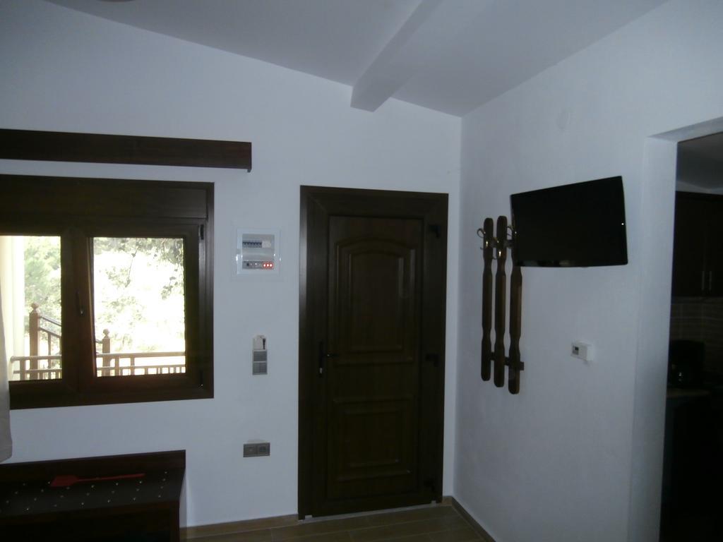 Villa Barouti Койнира Стая снимка